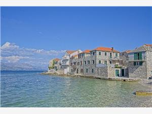 Apartment Middle Dalmatian islands,Book  Lucija From 10 €