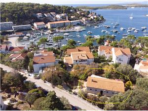 Holiday homes Middle Dalmatian islands,Book  center From 41 €